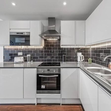 New Apartment 20 Mins From Waterloo London Bp36 외부 사진