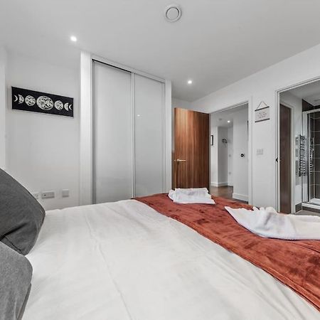 New Apartment 20 Mins From Waterloo London Bp36 외부 사진