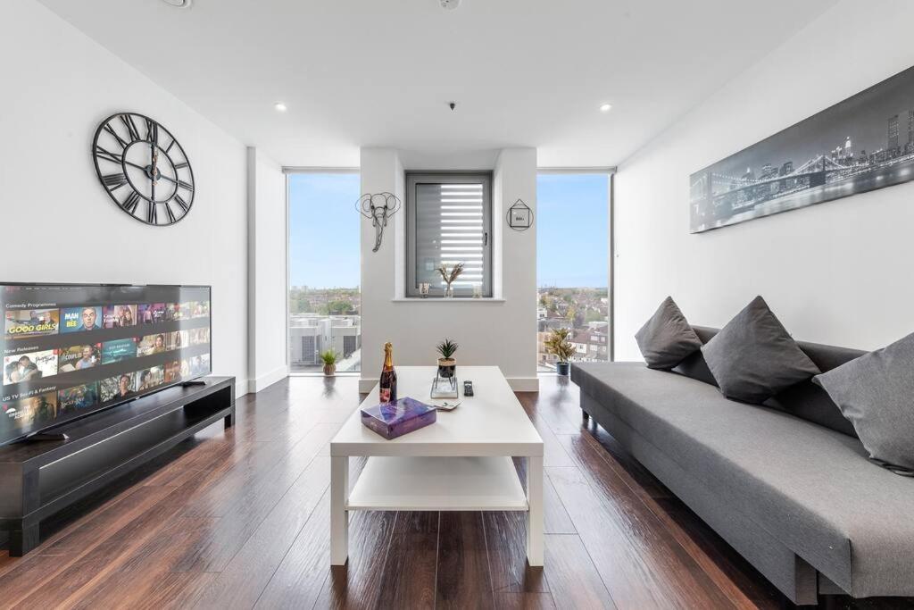 New Apartment 20 Mins From Waterloo London Bp36 외부 사진