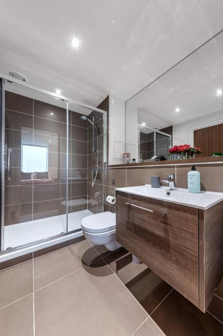 New Apartment 20 Mins From Waterloo London Bp36 외부 사진