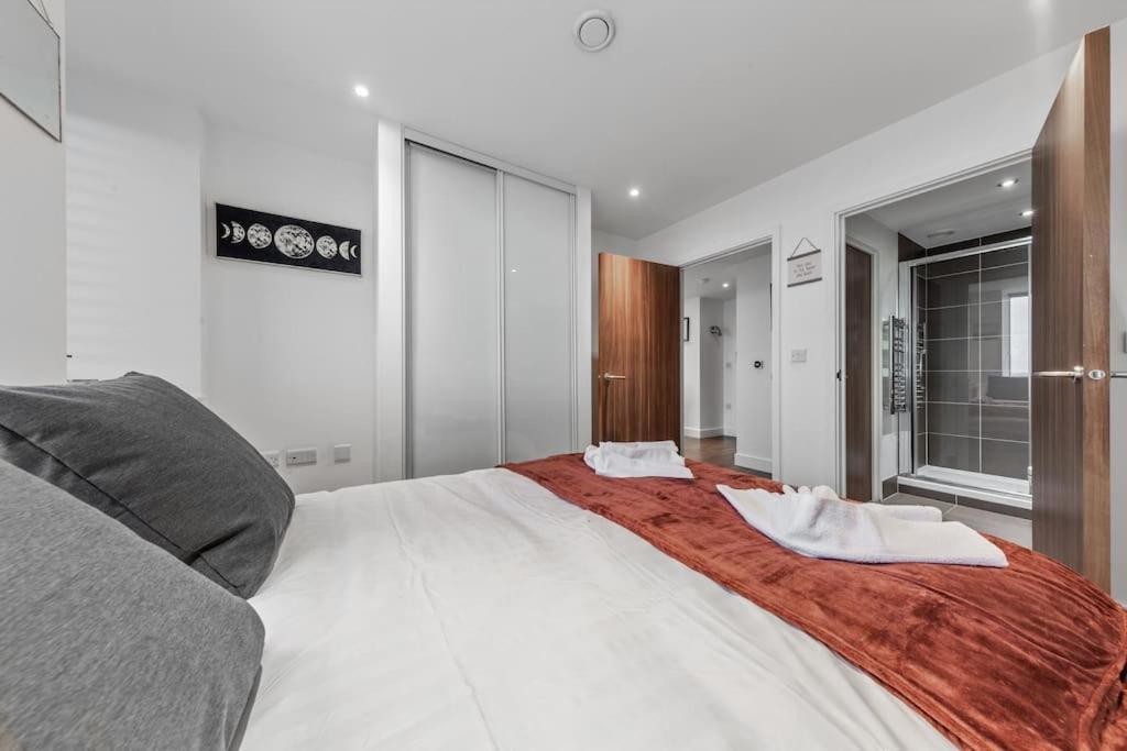 New Apartment 20 Mins From Waterloo London Bp36 외부 사진