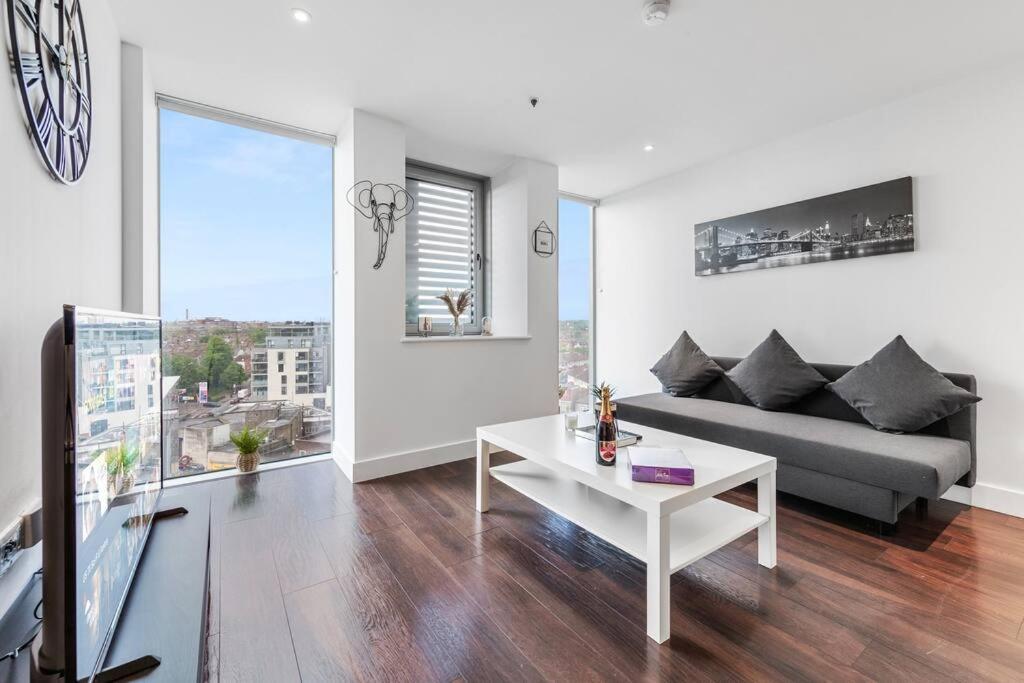 New Apartment 20 Mins From Waterloo London Bp36 외부 사진